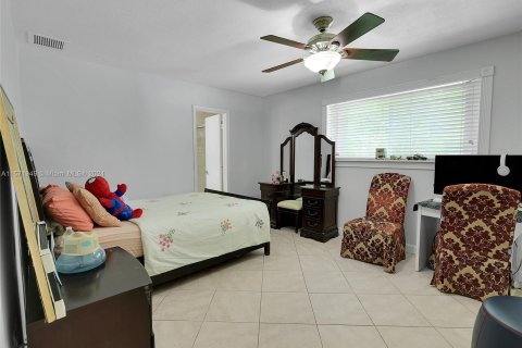 Casa en venta en Palmetto Bay, Florida, 5 dormitorios, 183.76 m2 № 1141608 - foto 30