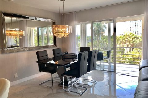 Copropriété à vendre à Hallandale Beach, Floride: 2 chambres, 106.84 m2 № 1173555 - photo 22