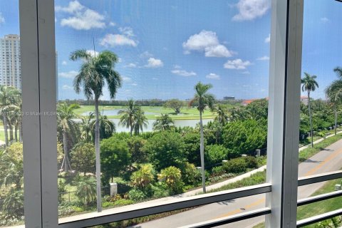 Copropriété à vendre à Hallandale Beach, Floride: 2 chambres, 106.84 m2 № 1173555 - photo 24