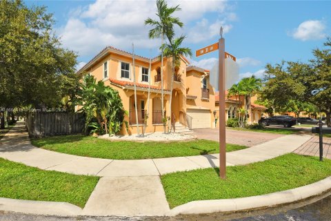 Casa en venta en Miami, Florida, 4 dormitorios, 278.43 m2 № 1398984 - foto 4