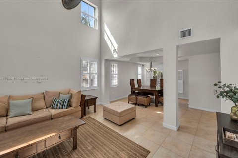 Casa en venta en Miami, Florida, 4 dormitorios, 278.43 m2 № 1398984 - foto 13