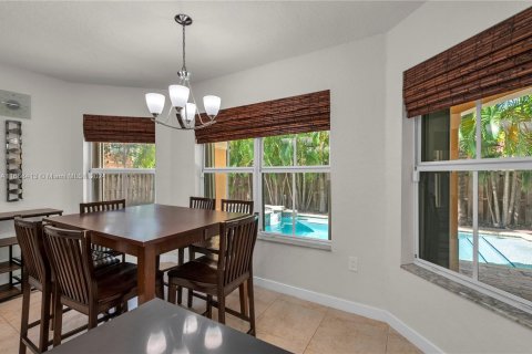 Casa en venta en Miami, Florida, 4 dormitorios, 278.43 m2 № 1398984 - foto 18