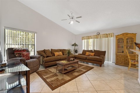 House in Plantation, Florida 4 bedrooms, 212.19 sq.m. № 1155467 - photo 19