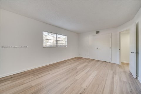 Condominio en venta en Pembroke Pines, Florida, 2 dormitorios, 108.32 m2 № 986205 - foto 14