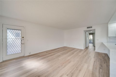 Condominio en venta en Pembroke Pines, Florida, 2 dormitorios, 108.32 m2 № 986205 - foto 10