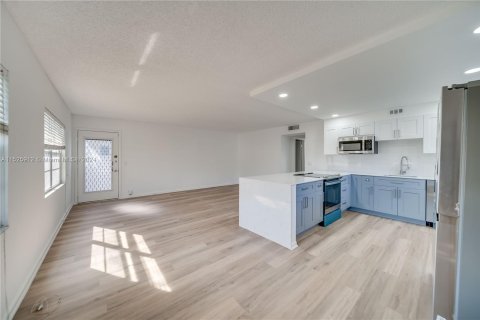 Condominio en venta en Pembroke Pines, Florida, 2 dormitorios, 108.32 m2 № 986205 - foto 6
