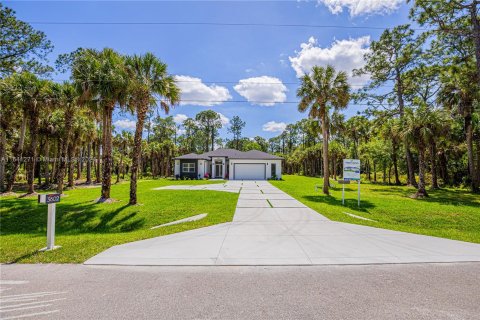 House in Naples, Florida 4 bedrooms, 232.26 sq.m. № 1319124 - photo 23