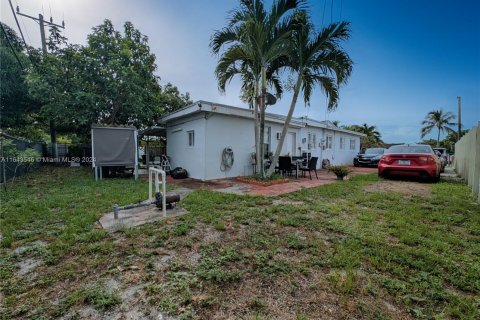 Casa en venta en Miami Gardens, Florida, 4 dormitorios, 165.92 m2 № 1325273 - foto 30