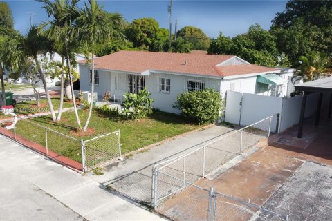 Casa en venta en Miami Gardens, Florida, 4 dormitorios, 165.92 m2 № 1325273 - foto 5