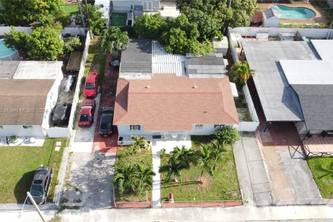 Casa en venta en Miami Gardens, Florida, 4 dormitorios, 165.92 m2 № 1325273 - foto 3