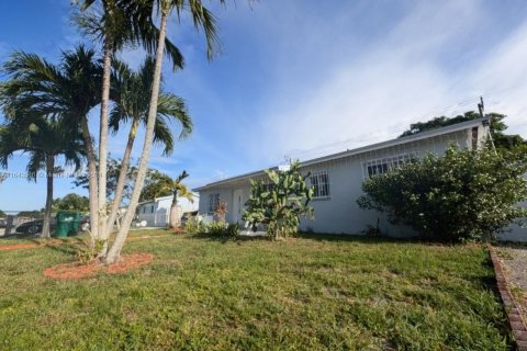 Casa en venta en Miami Gardens, Florida, 4 dormitorios, 165.92 m2 № 1325273 - foto 6