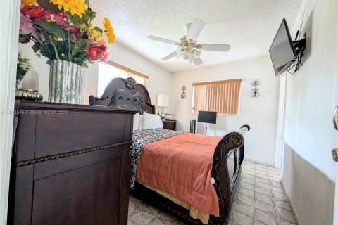 Casa en venta en Miami Gardens, Florida, 4 dormitorios, 165.92 m2 № 1325273 - foto 14