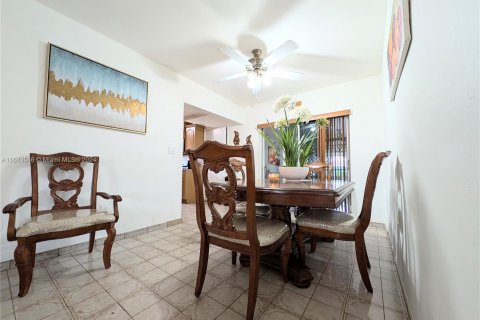 Casa en venta en Miami Gardens, Florida, 4 dormitorios, 165.92 m2 № 1325273 - foto 10