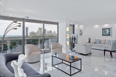 Condominio en venta en Aventura, Florida, 2 dormitorios, 106.47 m2 № 1325311 - foto 1