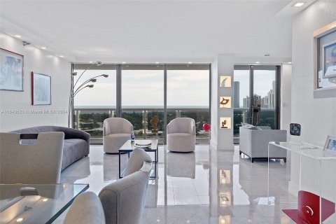 Condominio en venta en Aventura, Florida, 2 dormitorios, 106.47 m2 № 1325311 - foto 2