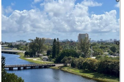 Copropriété à vendre à Pompano Beach, Floride: 2 chambres, 129.97 m2 № 989381 - photo 1