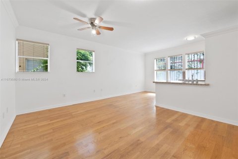 Condo in Miami Beach, Florida, 2 bedrooms  № 1409334 - photo 3