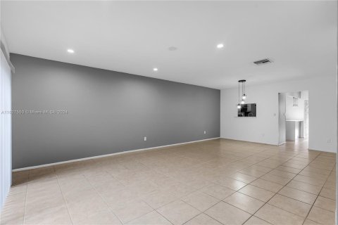 Condo in Miami, Florida, 2 bedrooms  № 1282012 - photo 12