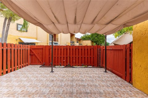 Condo in Miami, Florida, 2 bedrooms  № 1282012 - photo 4