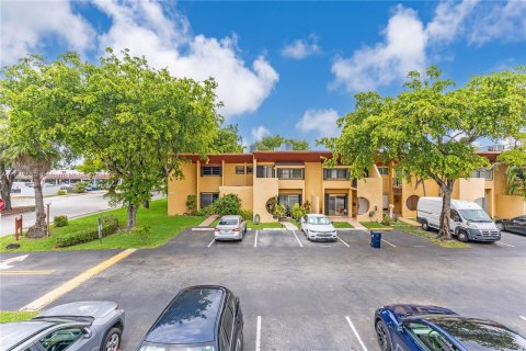 Condo in Miami, Florida, 2 bedrooms  № 1282012 - photo 11