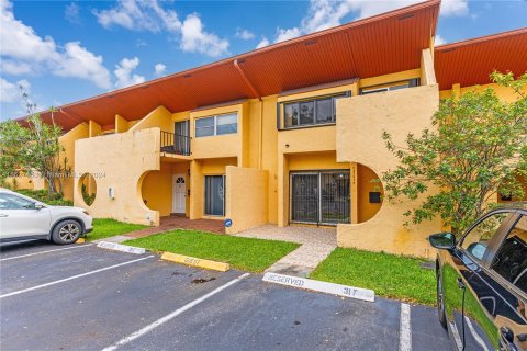 Condo in Miami, Florida, 2 bedrooms  № 1282012 - photo 2