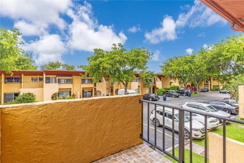 Condo in Miami, Florida, 2 bedrooms  № 1282012 - photo 10