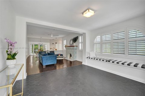 House in Fort Lauderdale, Florida 4 bedrooms, 185.8 sq.m. № 1310776 - photo 3