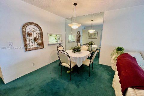 Condo in Hollywood, Florida, 1 bedroom  № 1393489 - photo 5