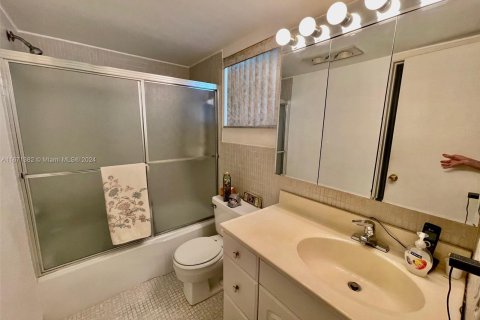 Condo in Hollywood, Florida, 1 bedroom  № 1393489 - photo 7