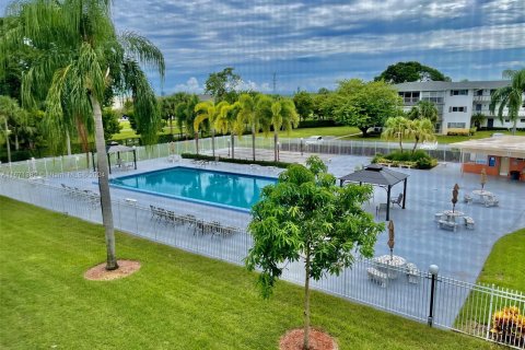 Copropriété à vendre à Hollywood, Floride: 1 chambre, 62.43 m2 № 1393489 - photo 1