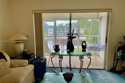 Condo in Hollywood, Florida, 1 bedroom  № 1393489 - photo 10