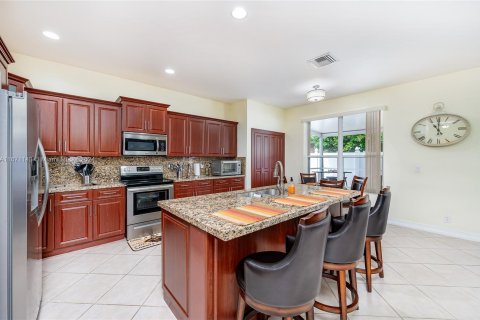 House in Miramar, Florida 5 bedrooms, 244.98 sq.m. № 1393488 - photo 20