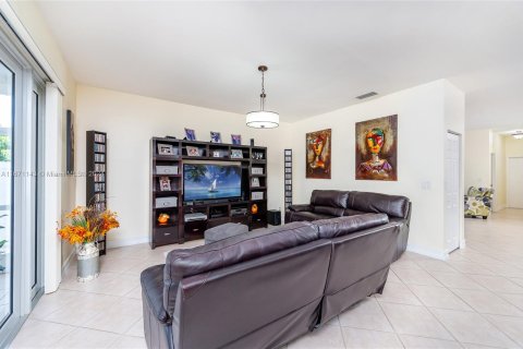 House in Miramar, Florida 5 bedrooms, 244.98 sq.m. № 1393488 - photo 24