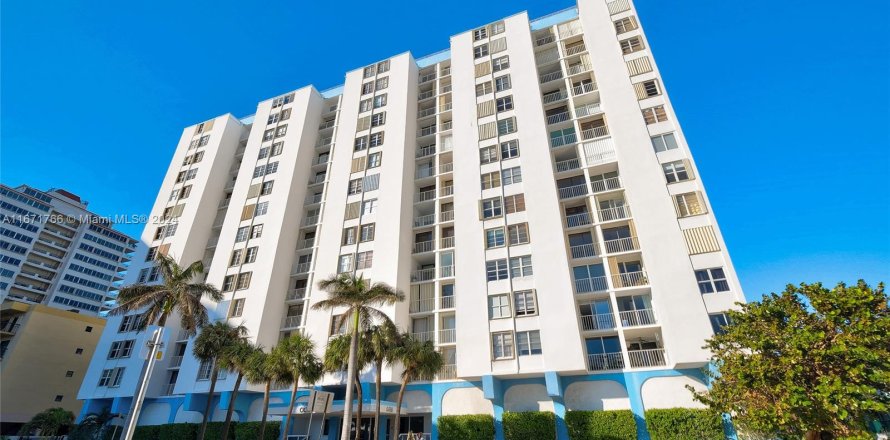 Condo in Miami Beach, Florida, 3 bedrooms  № 1393466