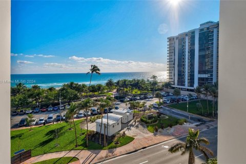 Condo in Miami Beach, Florida, 3 bedrooms  № 1393466 - photo 2