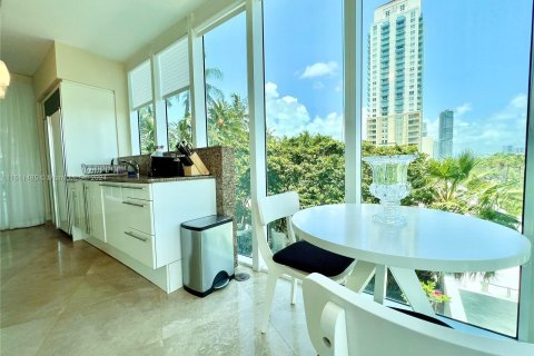 Condo in Miami Beach, Florida, 2 bedrooms  № 1233960 - photo 13