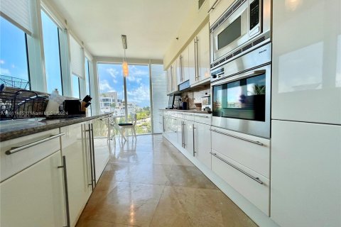 Condo in Miami Beach, Florida, 2 bedrooms  № 1233960 - photo 12