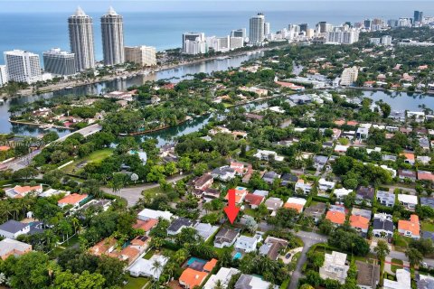 Villa ou maison à vendre à Miami Beach, Floride: 3 chambres, 158.12 m2 № 56904 - photo 2