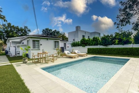 Casa en venta en Miami Beach, Florida, 3 dormitorios, 158.12 m2 № 56904 - foto 1