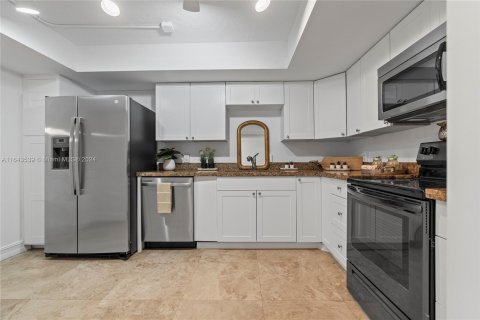 Condo in Coral Gables, Florida, 2 bedrooms  № 1325417 - photo 8