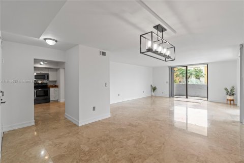 Condo in Coral Gables, Florida, 2 bedrooms  № 1325417 - photo 6