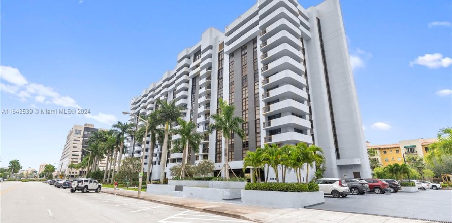 Condominio en Coral Gables, Florida, 2 dormitorios  № 1325417