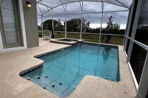 House in Kissimmee, Florida 5 bedrooms, 286.23 sq.m. № 1394876 - photo 3