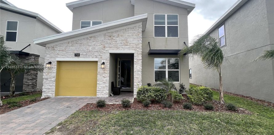 House in Kissimmee, Florida 5 bedrooms, 286.23 sq.m. № 1394876