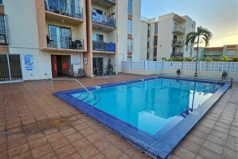 Condominio en venta en Miami, Florida, 2 dormitorios, 65.59 m2 № 1394783 - foto 3