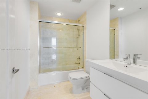 Condo in North Miami Beach, Florida, 2 bedrooms  № 1304803 - photo 11