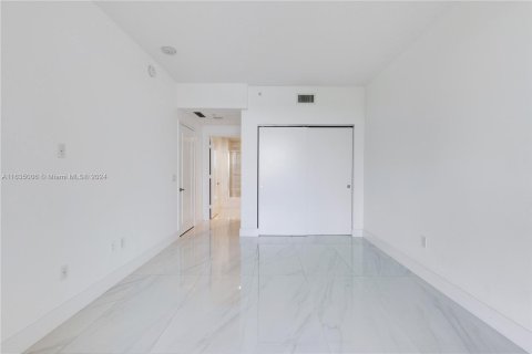 Condo in North Miami Beach, Florida, 2 bedrooms  № 1304803 - photo 14