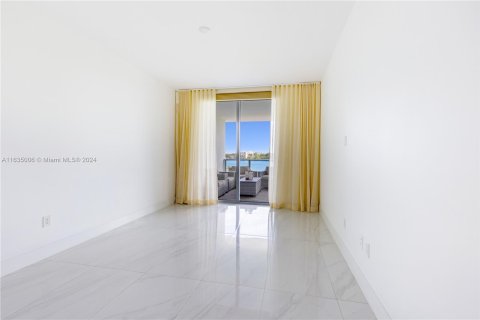 Condo in North Miami Beach, Florida, 2 bedrooms  № 1304803 - photo 13