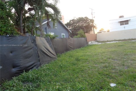 Terrain à vendre à Miami, Floride № 351153 - photo 3