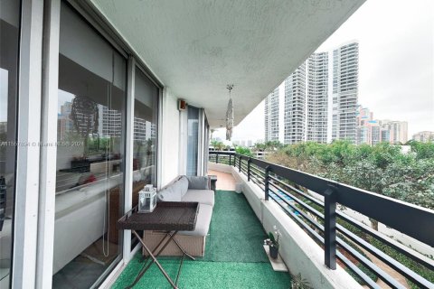 Condominio en venta en Aventura, Florida, 3 dormitorios, 159.23 m2 № 1098605 - foto 30